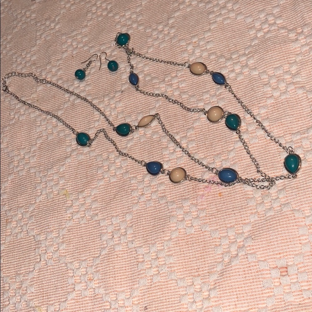 2 set of necklaces with earrings